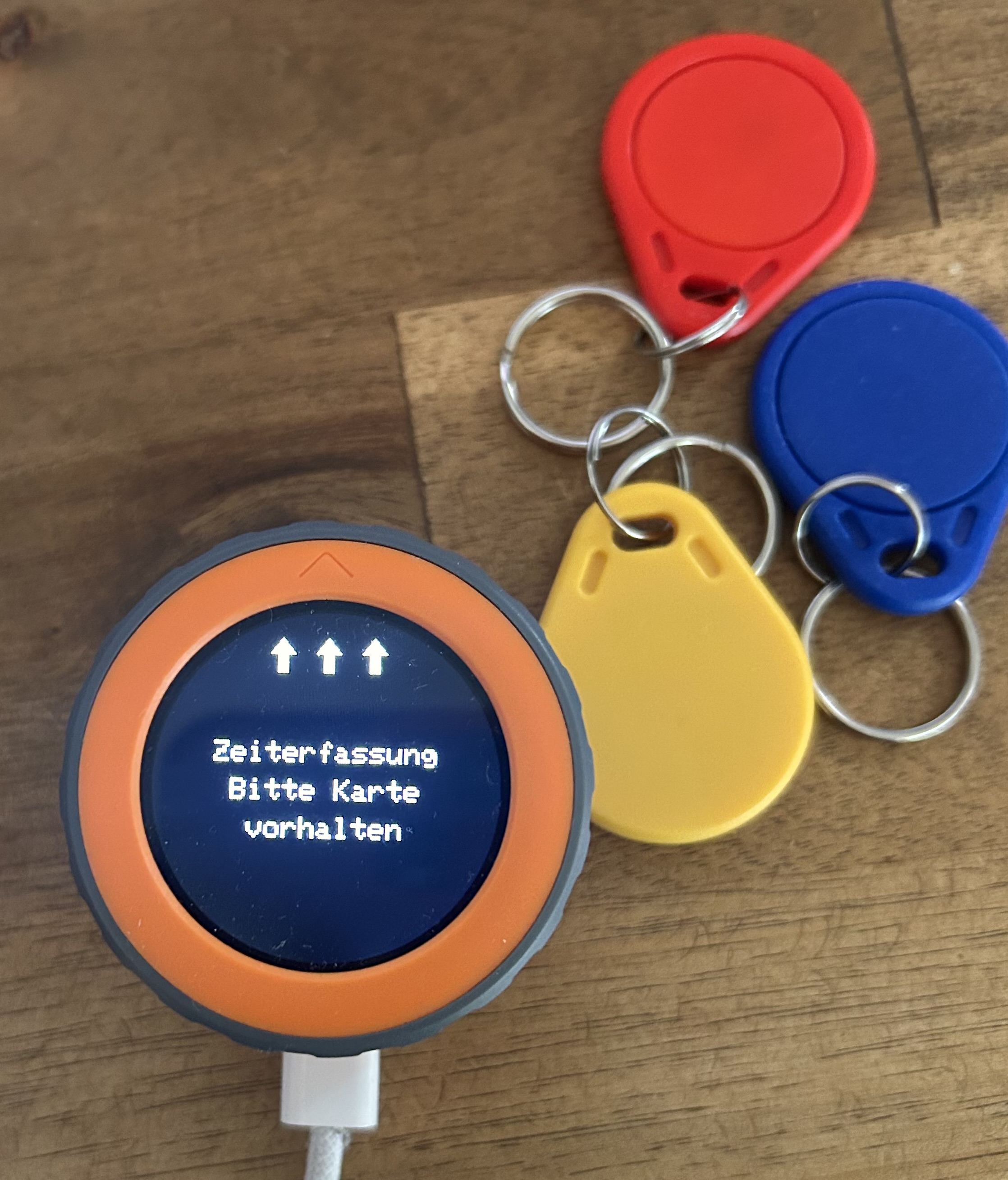 M5Dial-Terminal wartet auf eine RFID-Karte
